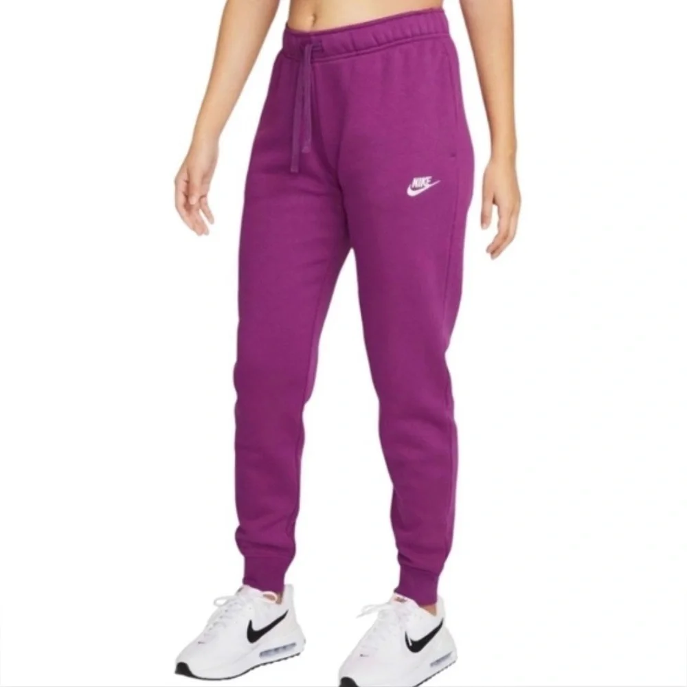 Nike Club Fleece standard fit mid rise small purple NWT